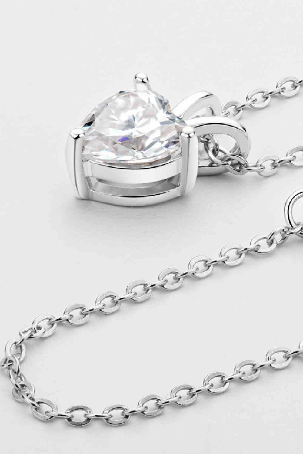 Eternal Echo: 1-Carat Moissanite Necklace