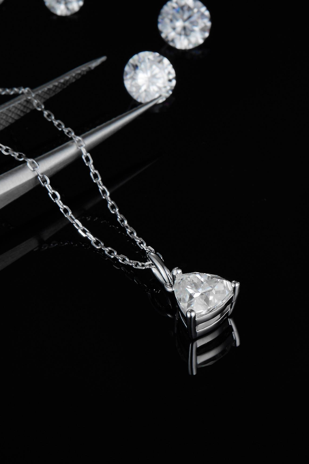 Shimmering Solitaire: 1-Carat Moissanite Necklace