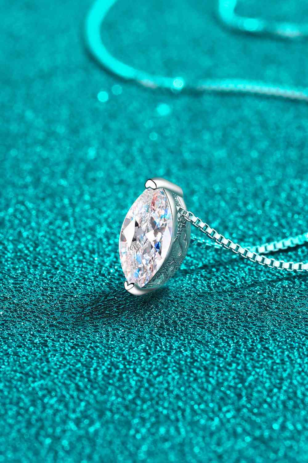 Aurora Adorn: 1-Carat Moissanite Necklace